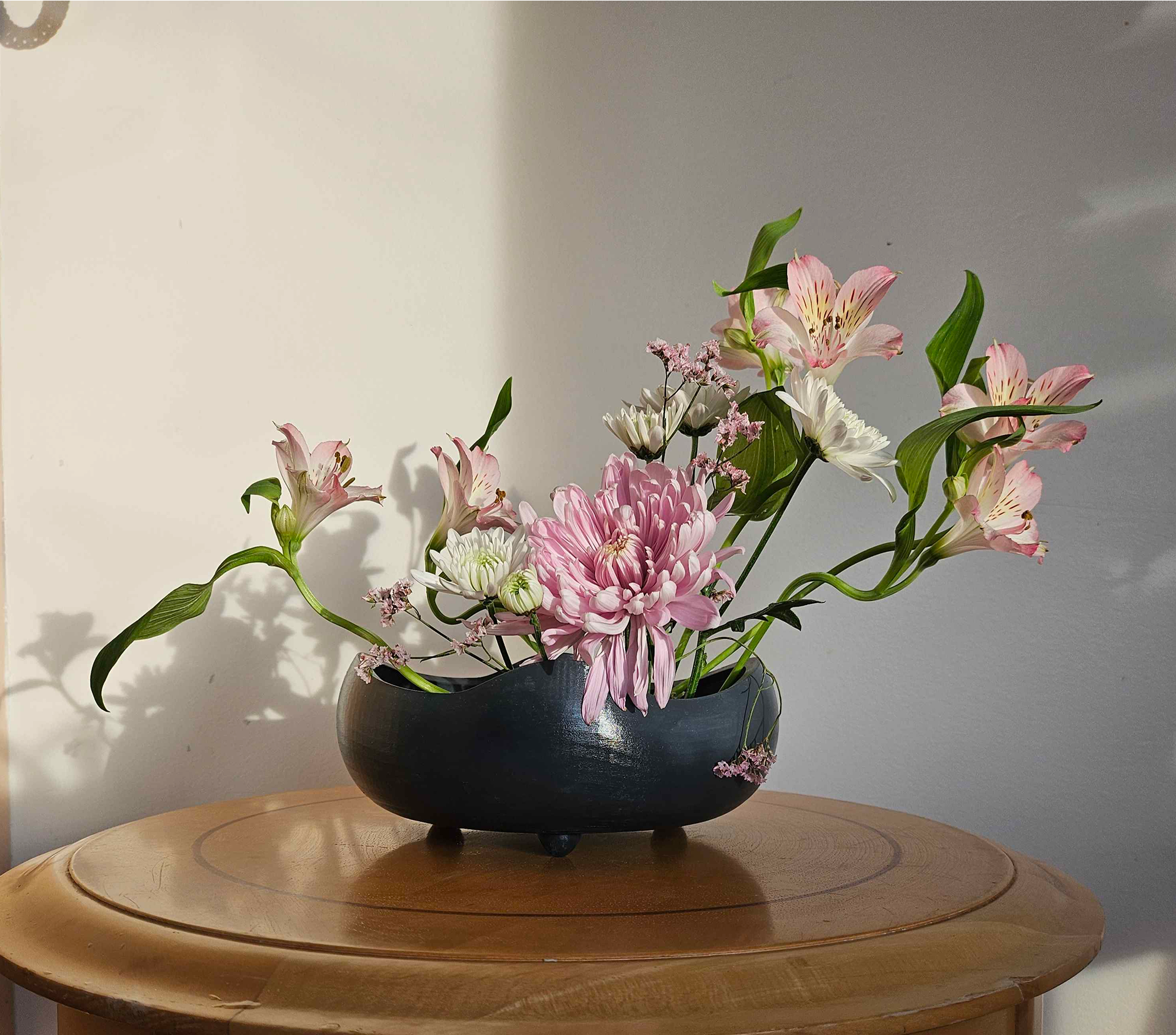 Ikebana Bowl with flower arrangment inside